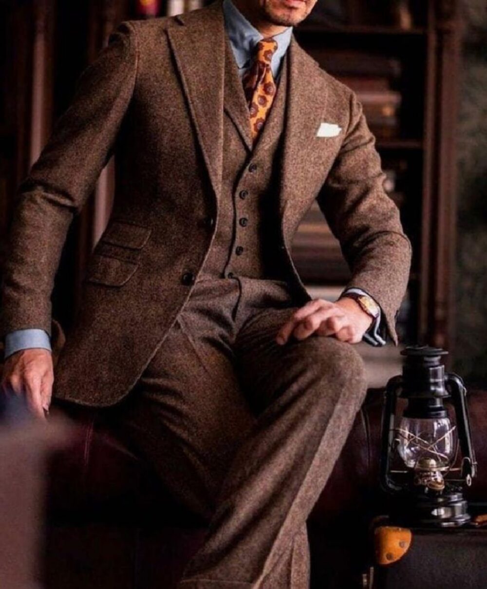 Men’s Brown Wool Three-Piece Suit – Classic Vintage Style for Autumn and Formal Occasions
